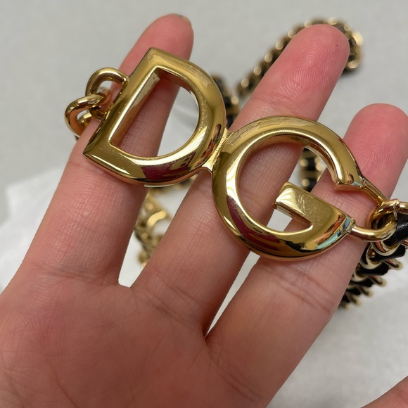 Authentic Dolce and Gabbana Belt/Bag chain with key set - Picture 6 of 15